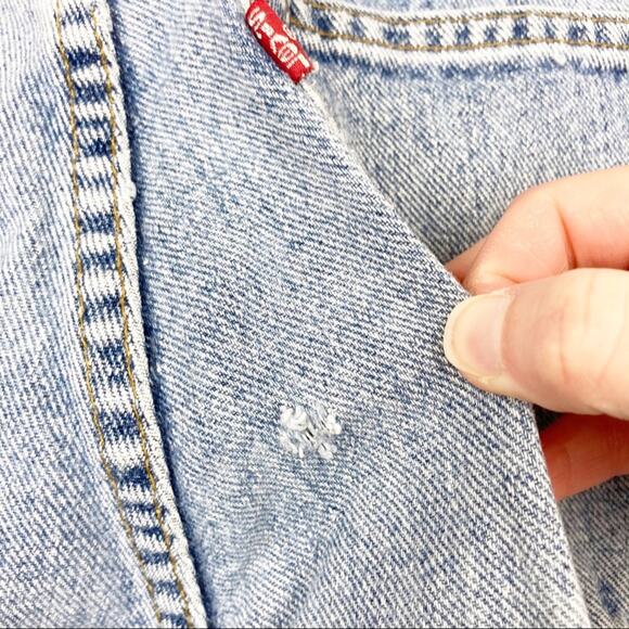 Vintage Levi’s 560 High Waisted Mom Jeans - Picture 8 of 11